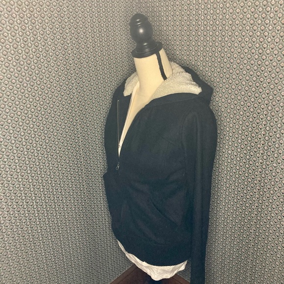 Rubbish Sherpa Hooded Jacket ASO Bella Swan in Twilight - Picture 7 of 12